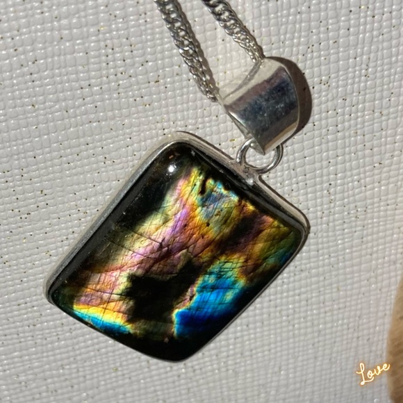 Luminous Labradorite Gemstone Handmade Pendant Necklace - Picture 2 of 5
